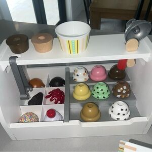 Melissa & Doug Ice Cream Counter Play Set - Multicolor
